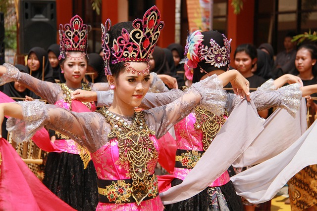 Budaya Sunda Ada Apa Saja? Ini Ragam Tradisi, Kesenian, dan Warisannya